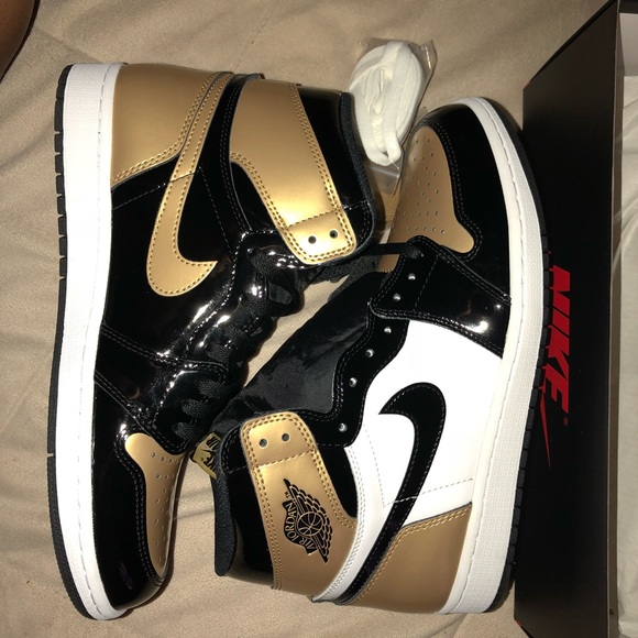 ✨SOLD ✨ Air Jordan retro 1 og gold toe - Picture 6 of 7